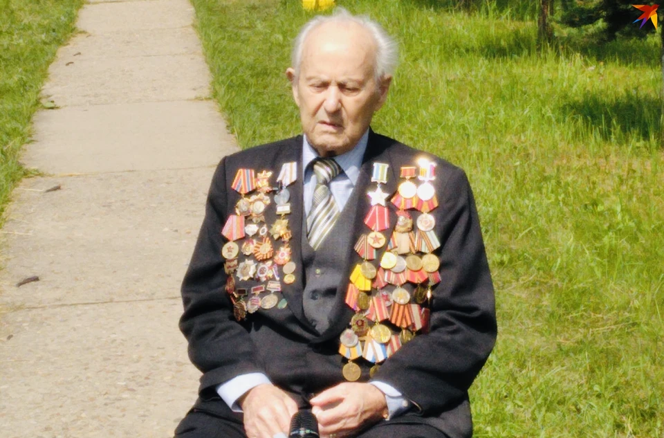В числе почетных гостей ветеран Великой Отечественной войны 95-летний Евгений Степанович Книга из Ржева.