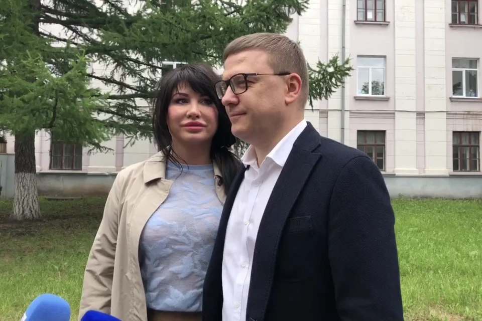 Алексей Текслер и Ирина Текслер пришли на избирательный участок. Фото: пресс-служба губернатора Челябинской области