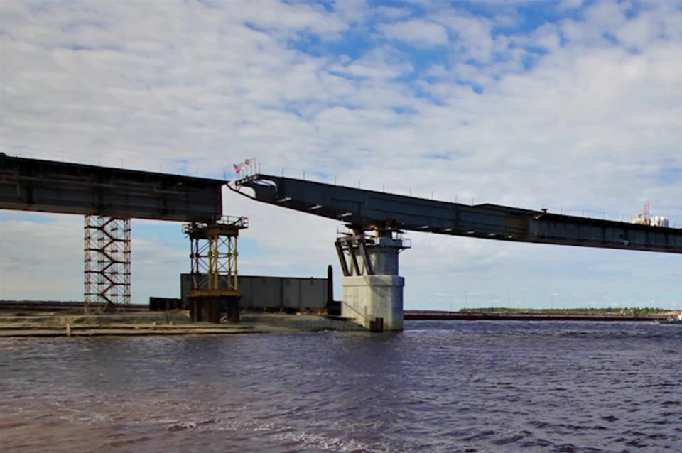 Работы идут круглосуточно без выходных. Мост планируется сдать раньше срока. Фото: https://vk.com/artyukhov_da