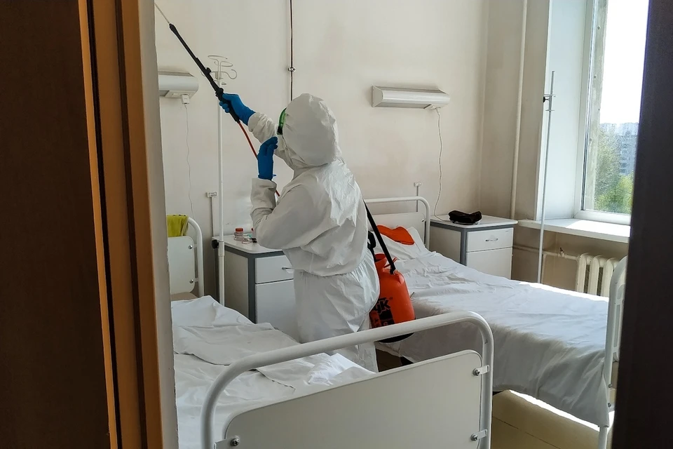 Труд уборщиков крайне необходим в больницах и госпиталях, где лечатся больные с COVID-19.