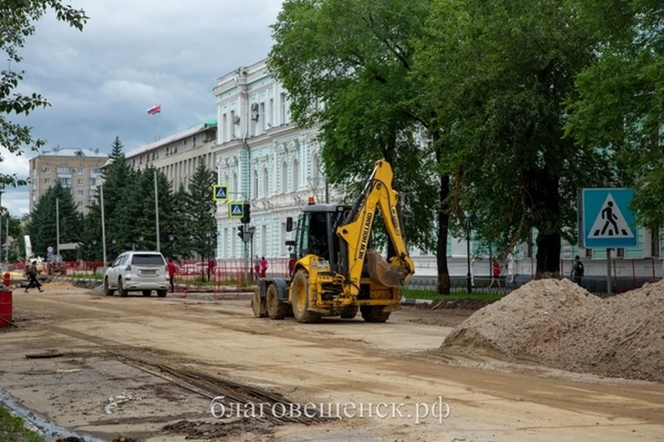 Вовсю продолжается и ремонт улицы Ленина. Фото: благовещенск.рф
