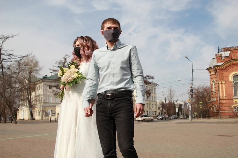 В Брянской области на регистрации браков смогут присутствовать гости.