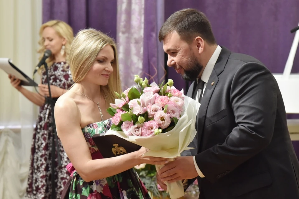 Денис Пушилин наградил почти 900 медиков, спасающих людей от коронавируса Фото: glavadnr.ru