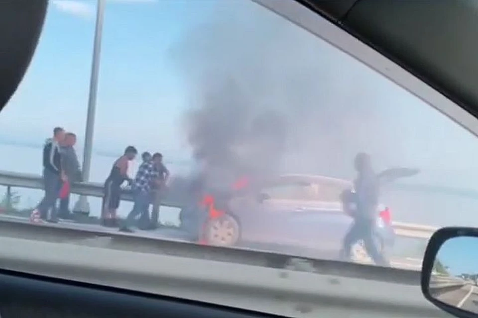 Спасать автомобиль пришлось общими силами