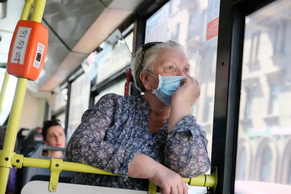 Суд Санкт-Петербурга зарегистрировал 25 протоколов на петербуржцев без масок и перчаток в общественных местах.
