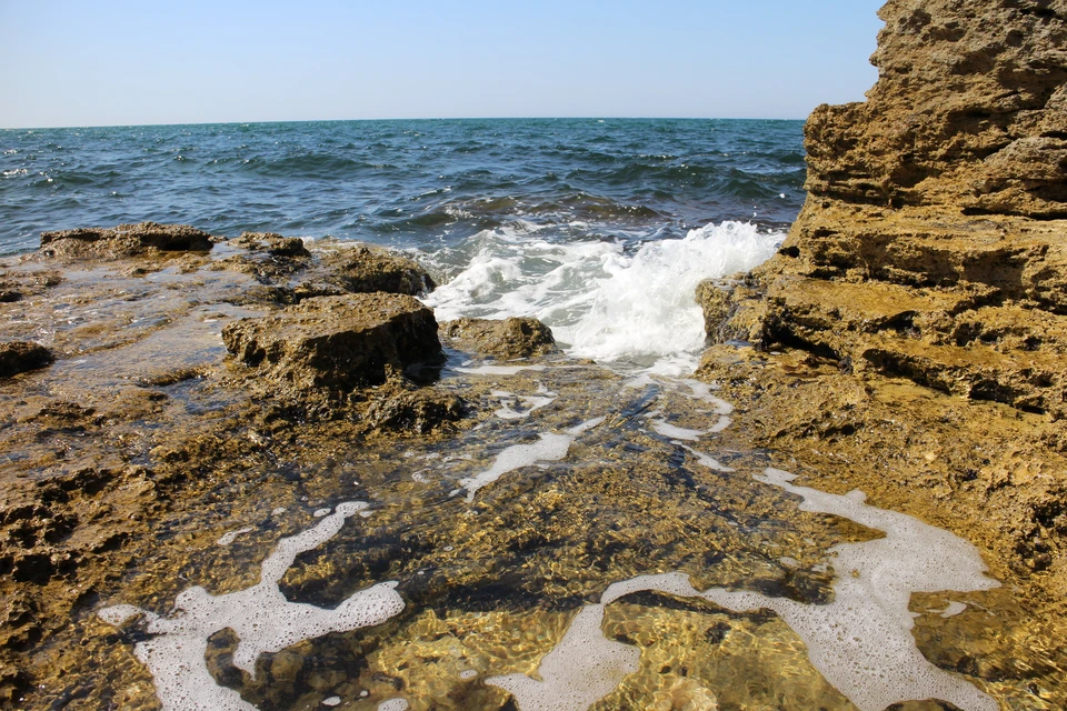 В Крыму теплое и ласковое море.
