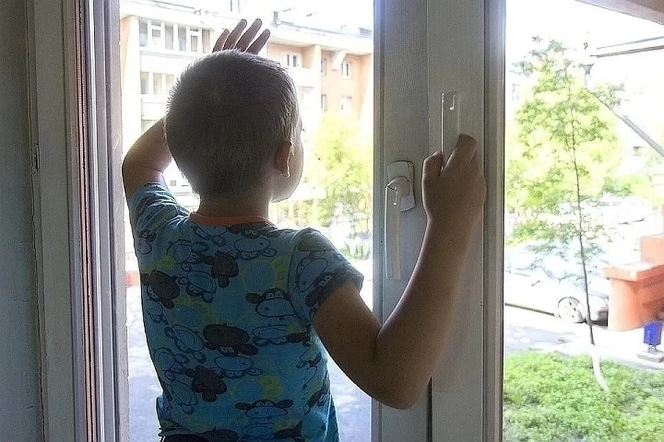 Власти просят родителей помнить об этой опасности и внимательнее следить за своими детьми.
