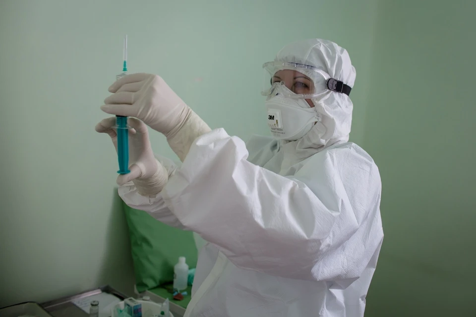 Врачи продолжают бороться с вирусом