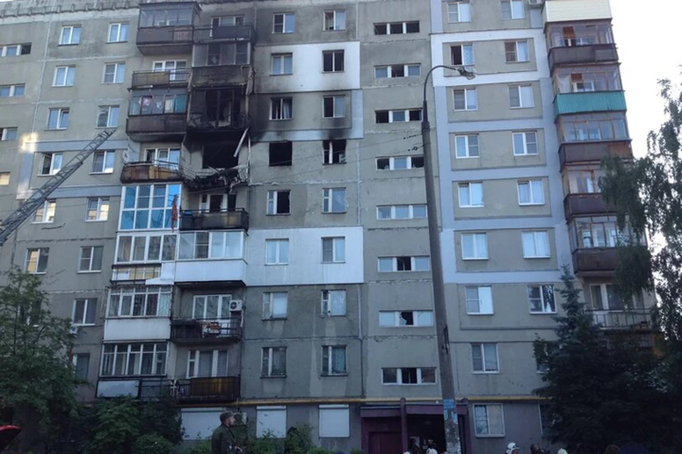 Взрыв повредил квартиры сразу на двух этажах.
