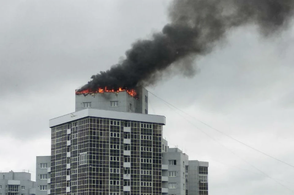 Пожар в доме ЖК Сантоки в Иркутске: соседи не раз жаловались на жильцов загоревшейся квартиры
