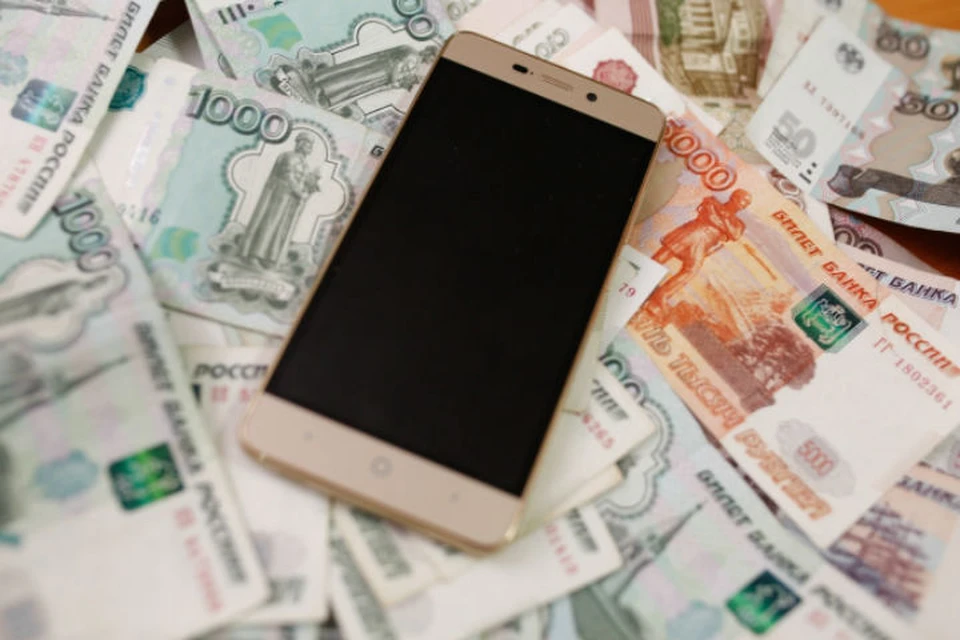 Грабитель отобрал у женщины телефон и кошелек с деньгами