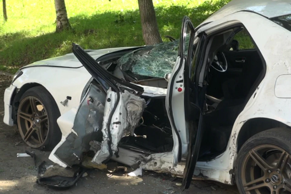 Машина возле комендатуры в Хабаровске полностью уничтожена в аварии