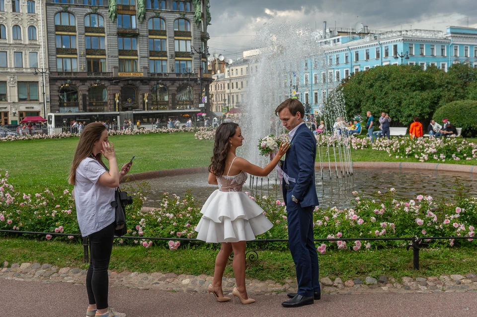Несмотря на облака, дождей в Петербурге 15 июля не обещают.