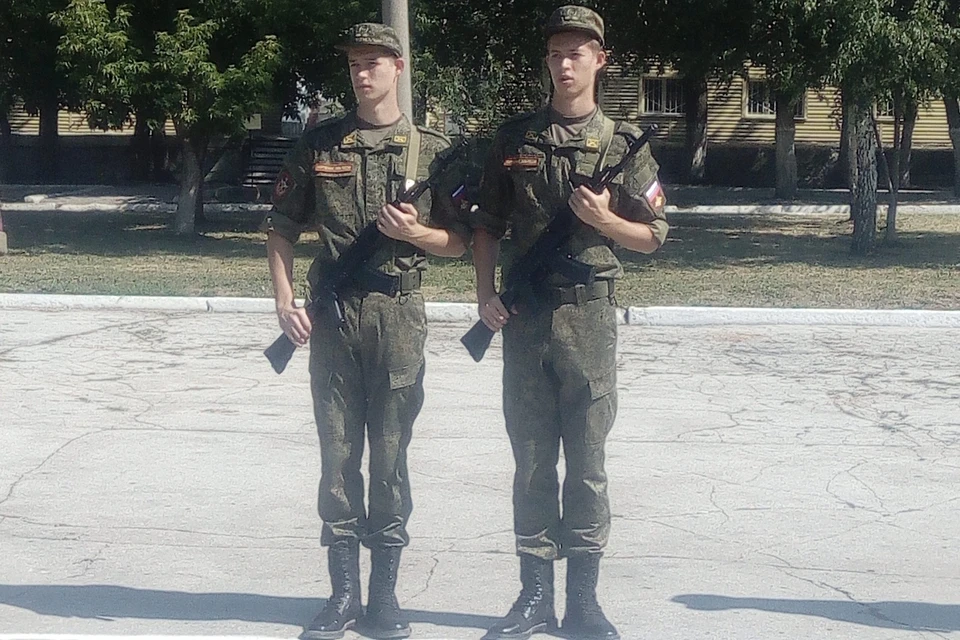 Саша и Дима два года служили по контракту в Рощинском