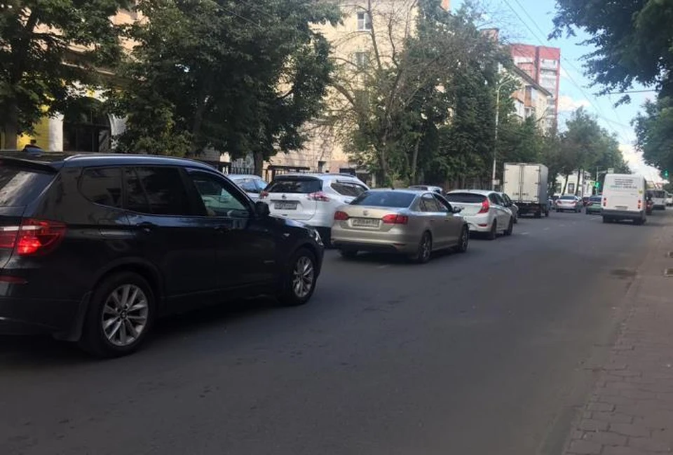 Ремонтные работы спровоцировали заторы. Фото предоставлено читателем "КП"