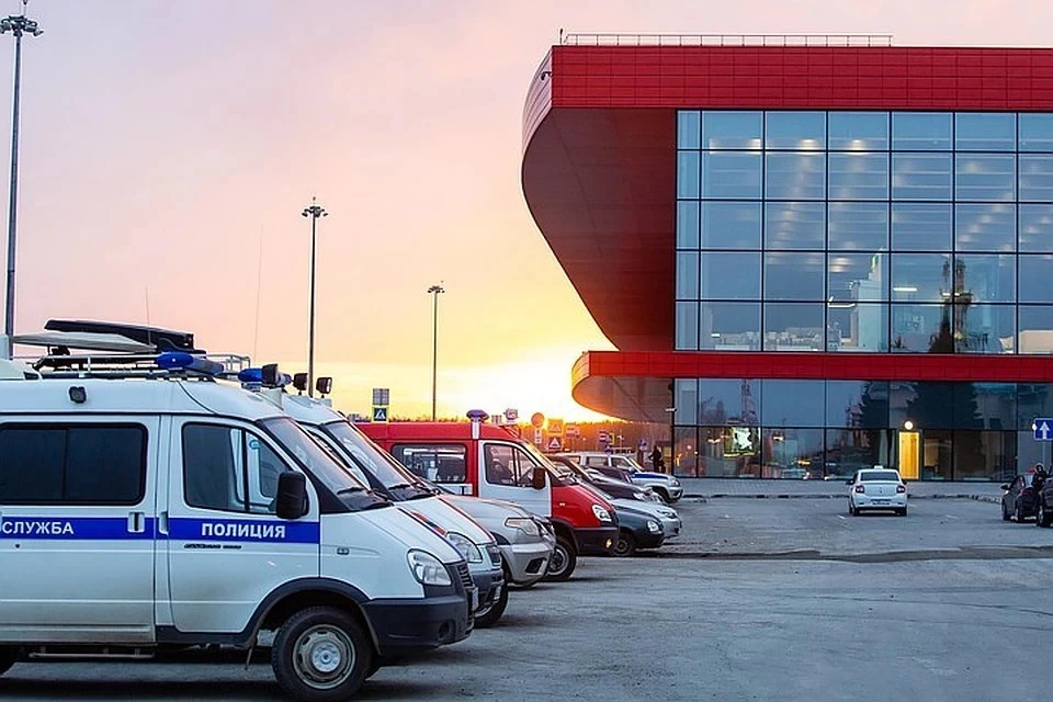 На месте происшествия выезжали МЧС и полиция