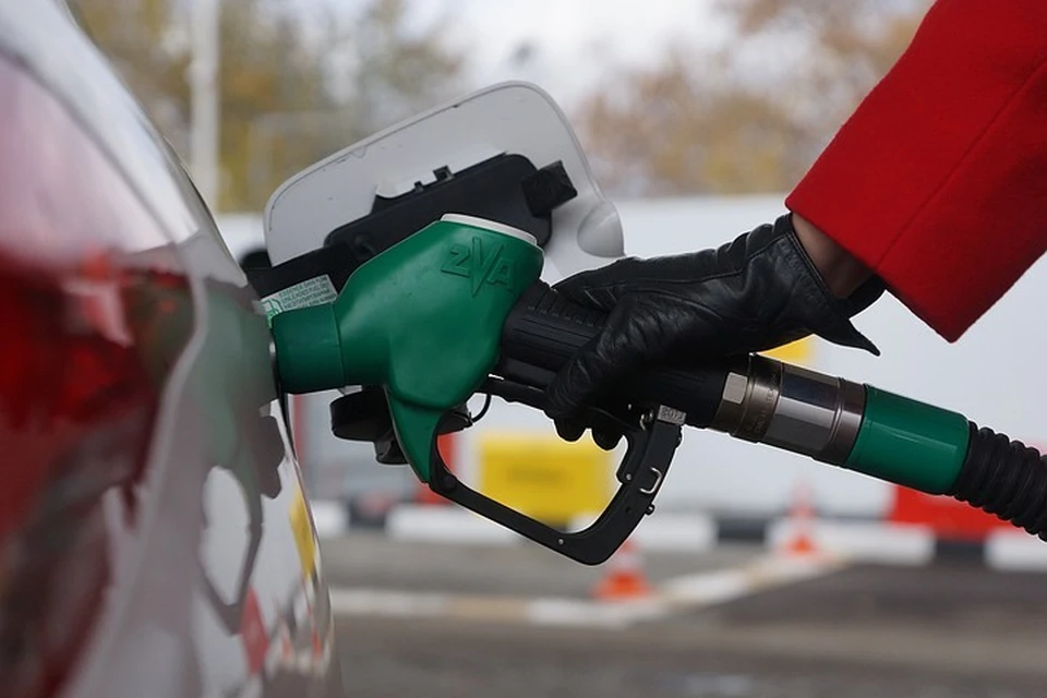 Эксперт рассказал, что будет с ценами на заправках, если Минэнерго отменит запрет на импорт бензина