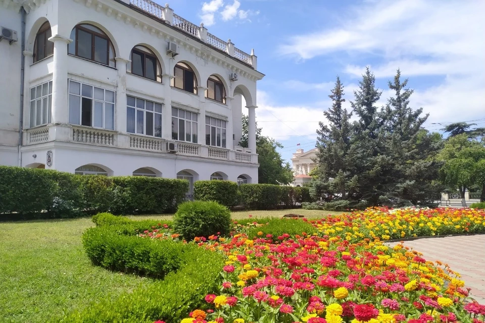 Клумбы города радуют цветом