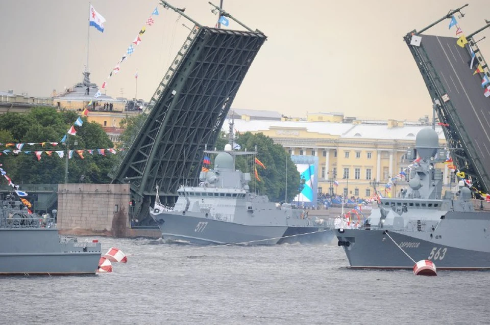 Главный военно-морской парад в Санкт-Петербурге начнется в 11:00.