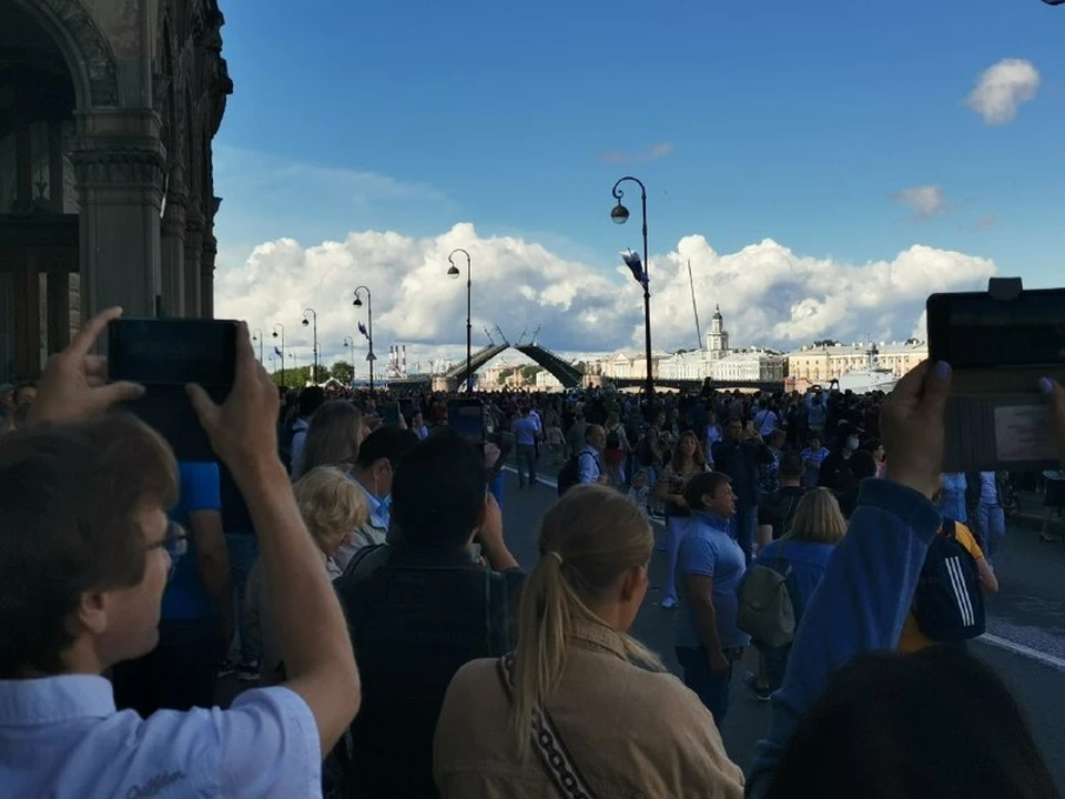 В центре города - настоящее столпотворение.