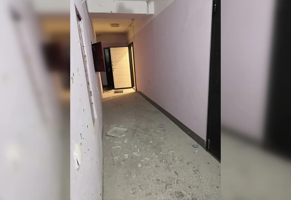 На стенах подъезда в Самаре остались следы после взрыва гранаты / Фото: СУ СК по Самарской области