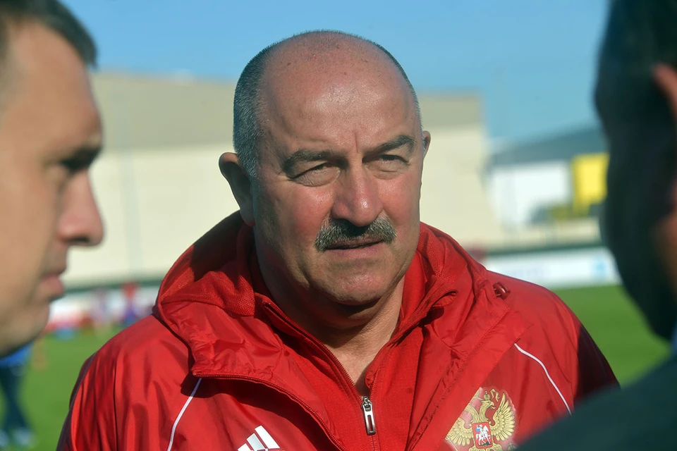 Главный тренер российской сборной по футболу Станислав Черчесов высказался по поводу нового лимита на легионеров в Премьер-лиге.