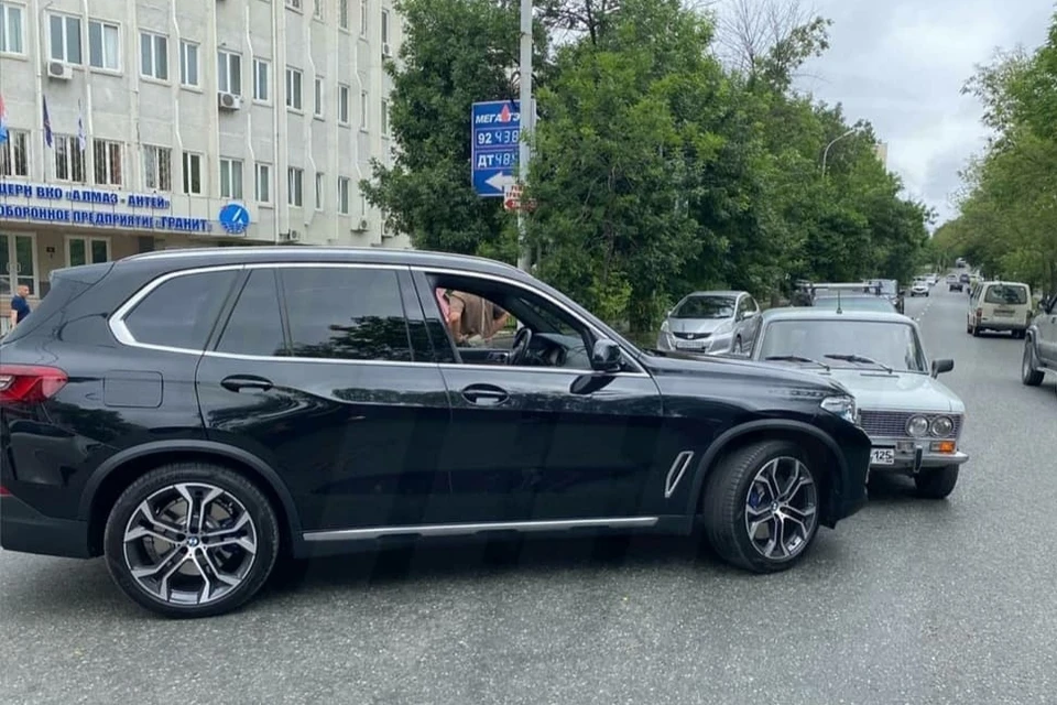 Автомобили не поделили дорогу на Второй речке. Фото: AK_VDK, dps_vl
