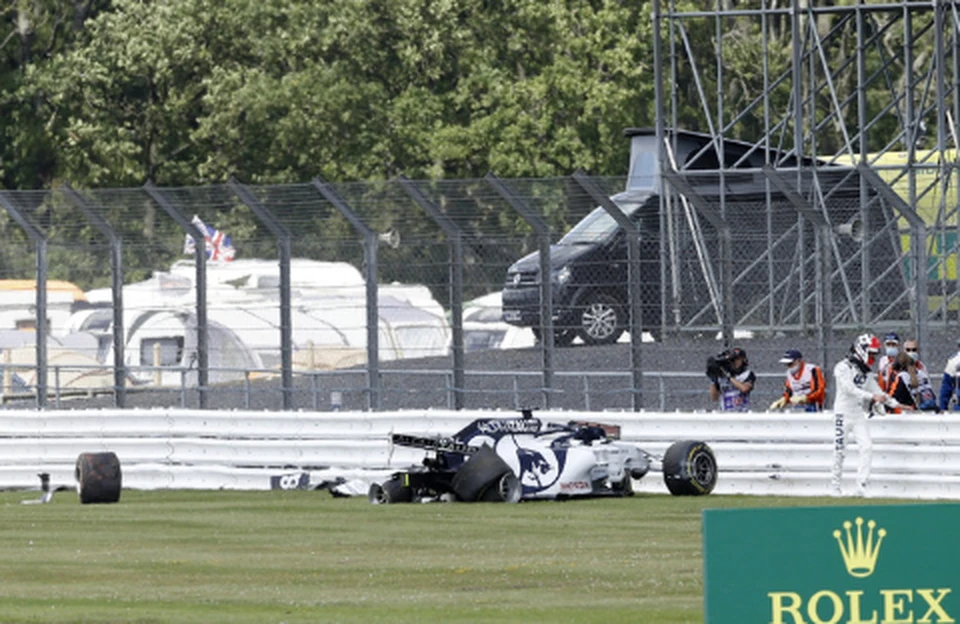 «Это не был прокол или что-то подобное»: Даниил Квят попал в аварию на Гран-при Великобритании