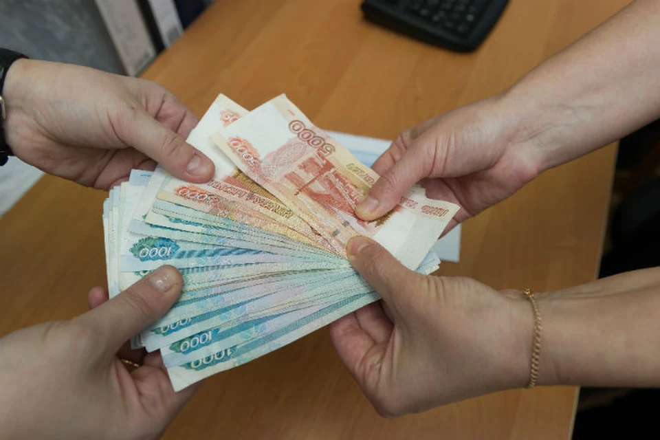 Сибирячка, пытаясь спасти деньги от мошенников, отдала им же 1 млн рублей