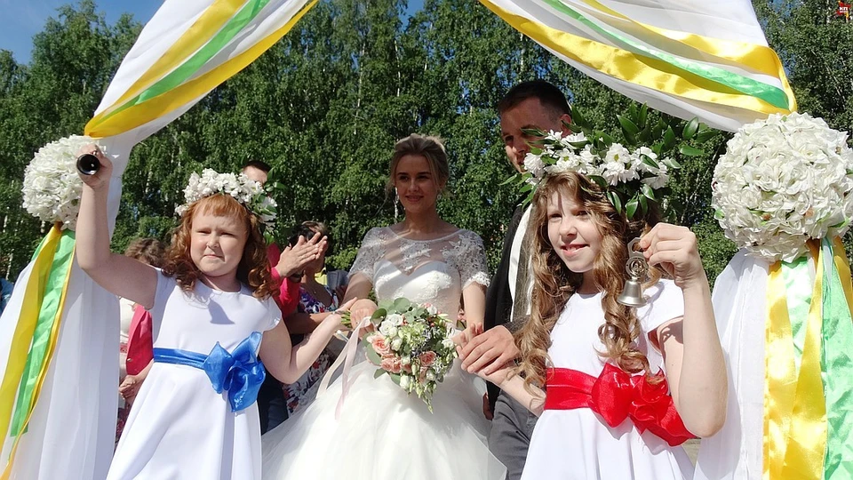 Россияне чаще тратят на свадьбы свои сбережения
