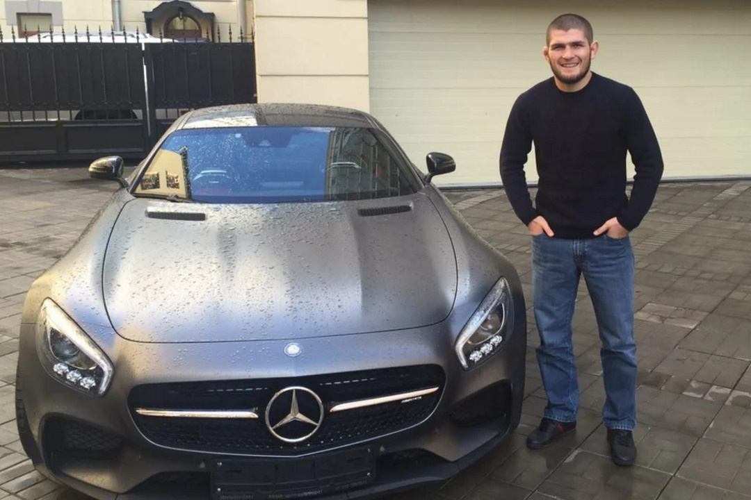 Бриллиантом в коллекции Нурмагомедова стал подарок земляка-миллиардера