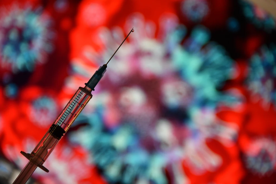 Противопоказания к вакцинации от коронавируса назвал вирусолог