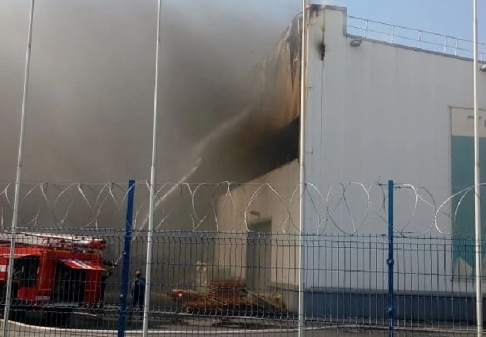 Пожар случился на заводе "Изопан".
