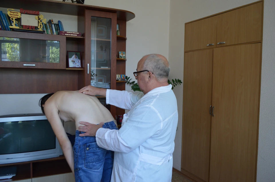 Владимир Воропаев говорит, что родители мало внимания уделяют осанке своих чад