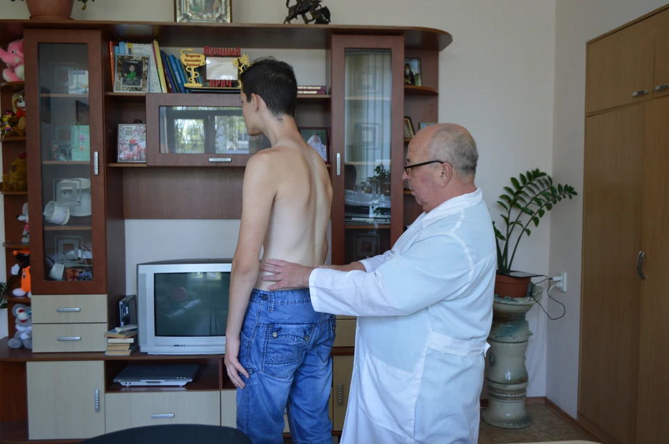 В ДНР на учете больше 19 тысяч детей со сколиозом другими нарушениями осанки