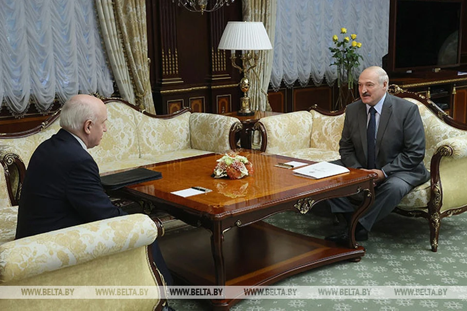 Лкашенко: «Я поручил КГБ немедленно самых сильных военнослужащих направить и негласно взять под контроль этот офис, чтобы, не дай бог, не убили кого-нибудь»... Фото: belta.by