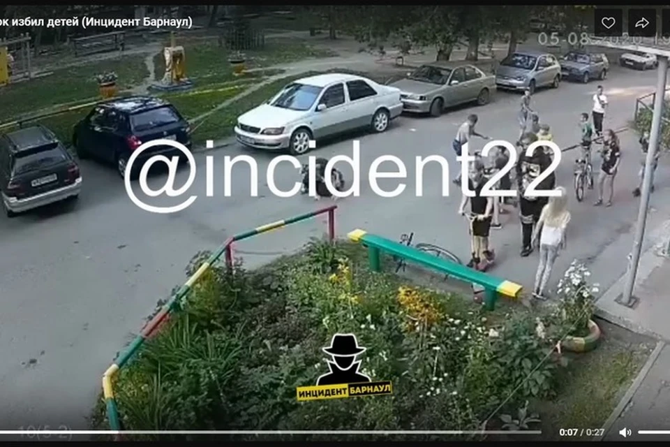 В прокуратуре дадут оценку произошедшему. Фото: скриншот с видео, опубликованном в паблике "Инцидент Барнаул"