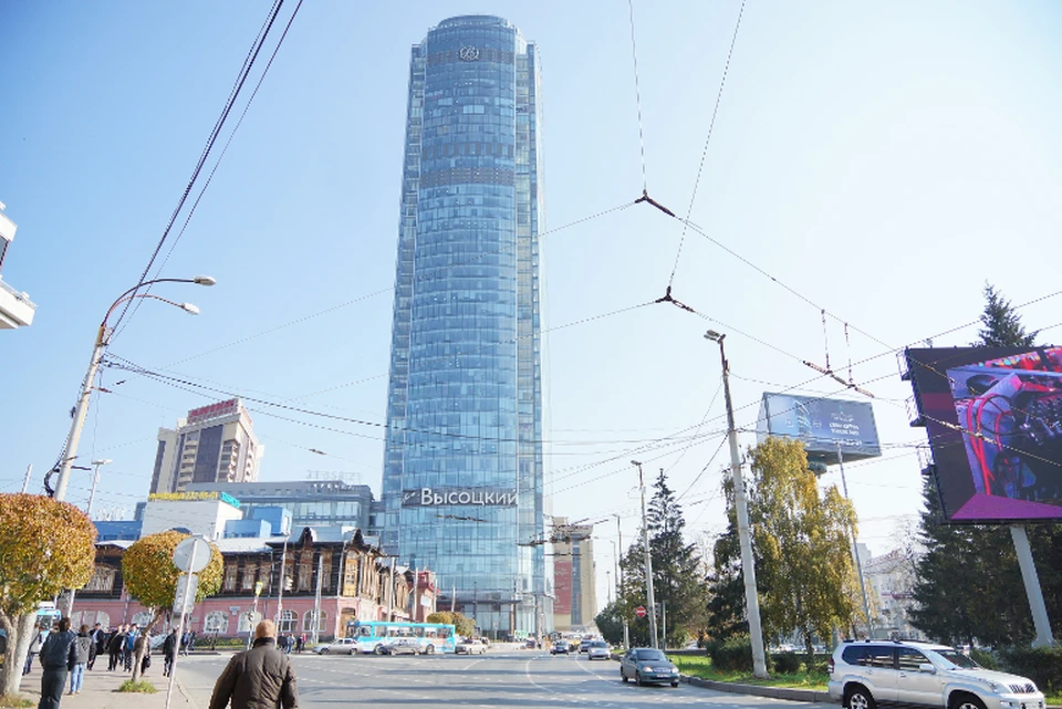 Это бизнес-центр "Высоцкий" в Екатеринбурге. В Челябинске хотят построить такой же небоскрею.