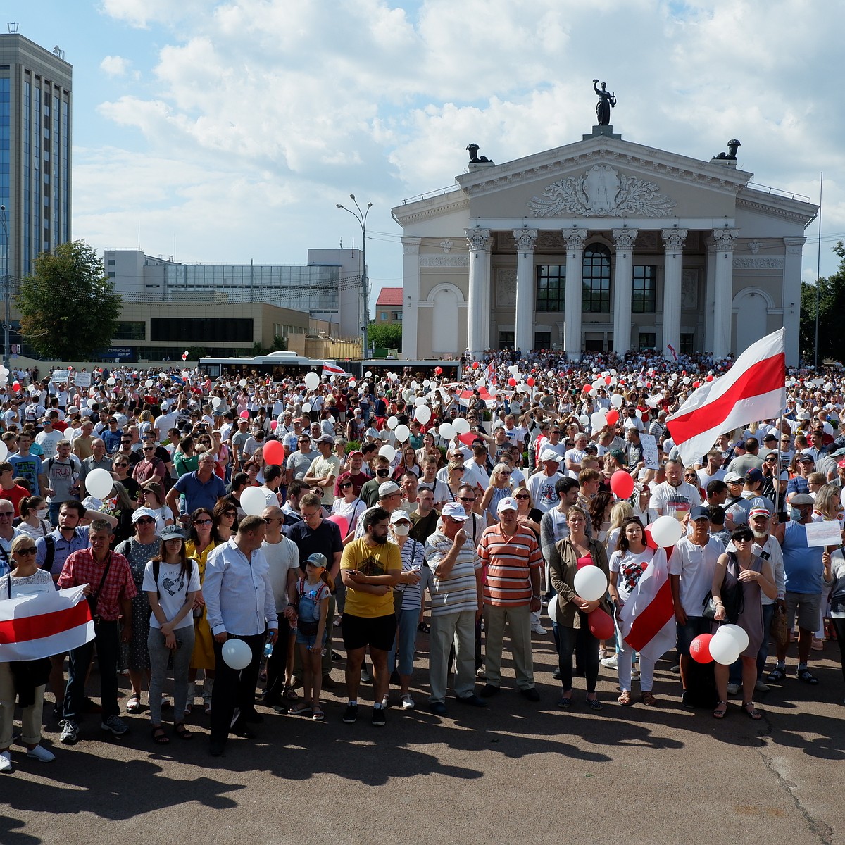 Протесты в Гомеле: похороны задержанного Александра и исторический митинг  на главной площади - KP.RU