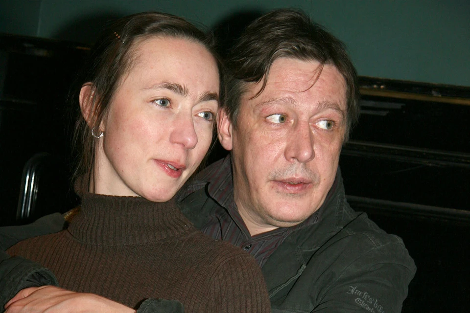 Рядом с Михаилом Ефремовым сейчас жена — Софья Кругликова заботиться о здоровье мужа.