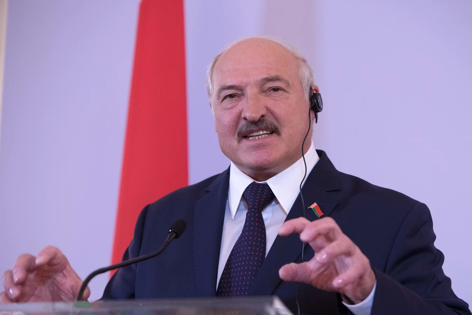 Лукашенко наградил большую группу представителей силовых ведомств медалью "За безупречную службу" трех степеней