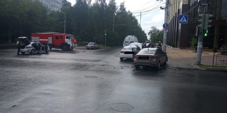 Водитель "Шевроле" не уступил дорогу "Хендаю".