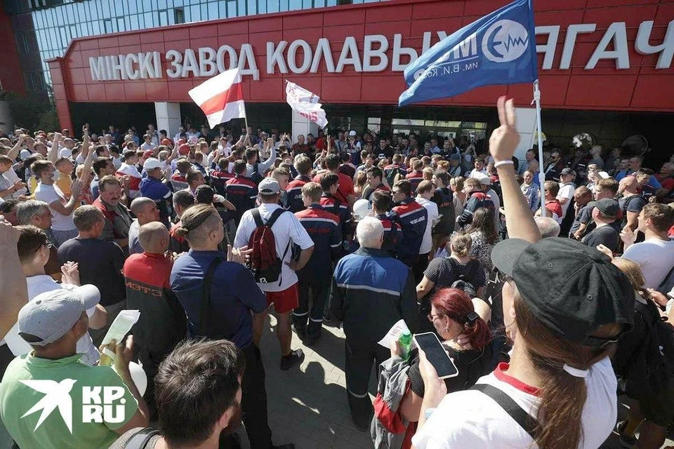 Акция протеста у Минского завода колесных тягачей.