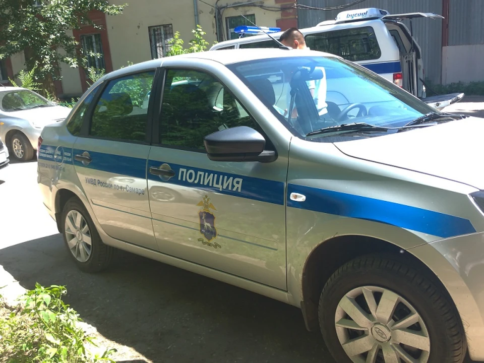 Полиция приехала и успокоила испуганную продавщицу