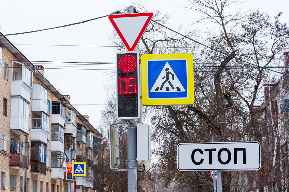 Два светофора на перекрестках в Орле заработали по-новому