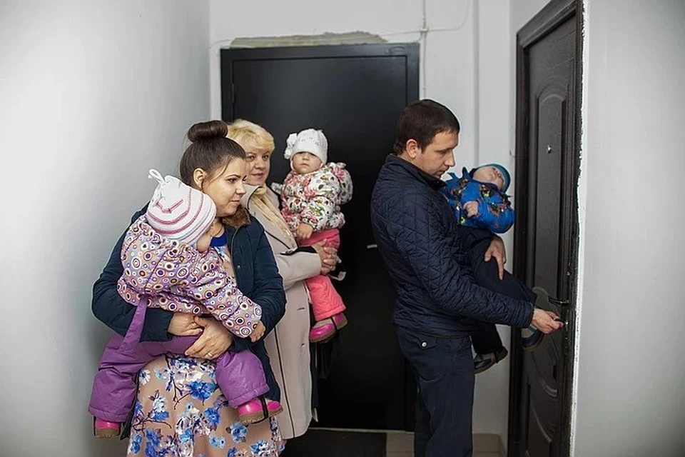 В Госдуме предложили обеспечивать семьи с пятью детьми автомобилями