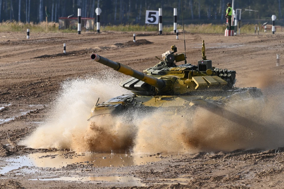 Танковый биатлон - один из ярких моментов военного форума.