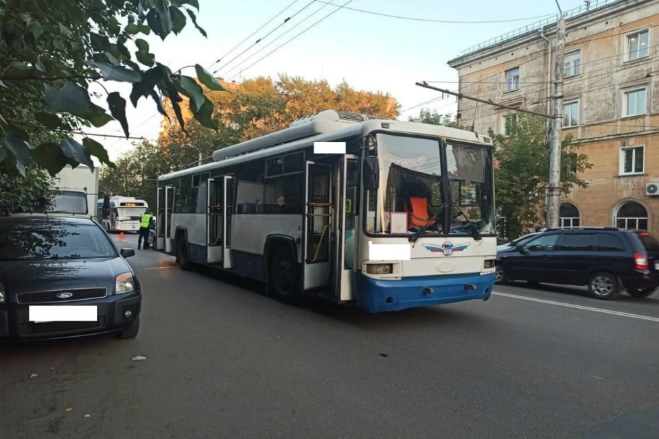 На месте аварии работают сотрудники ГИБДД. Фото: vk.com/gibdd43