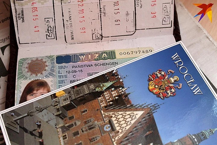 Польша возобновляет выдачу виз белорусам