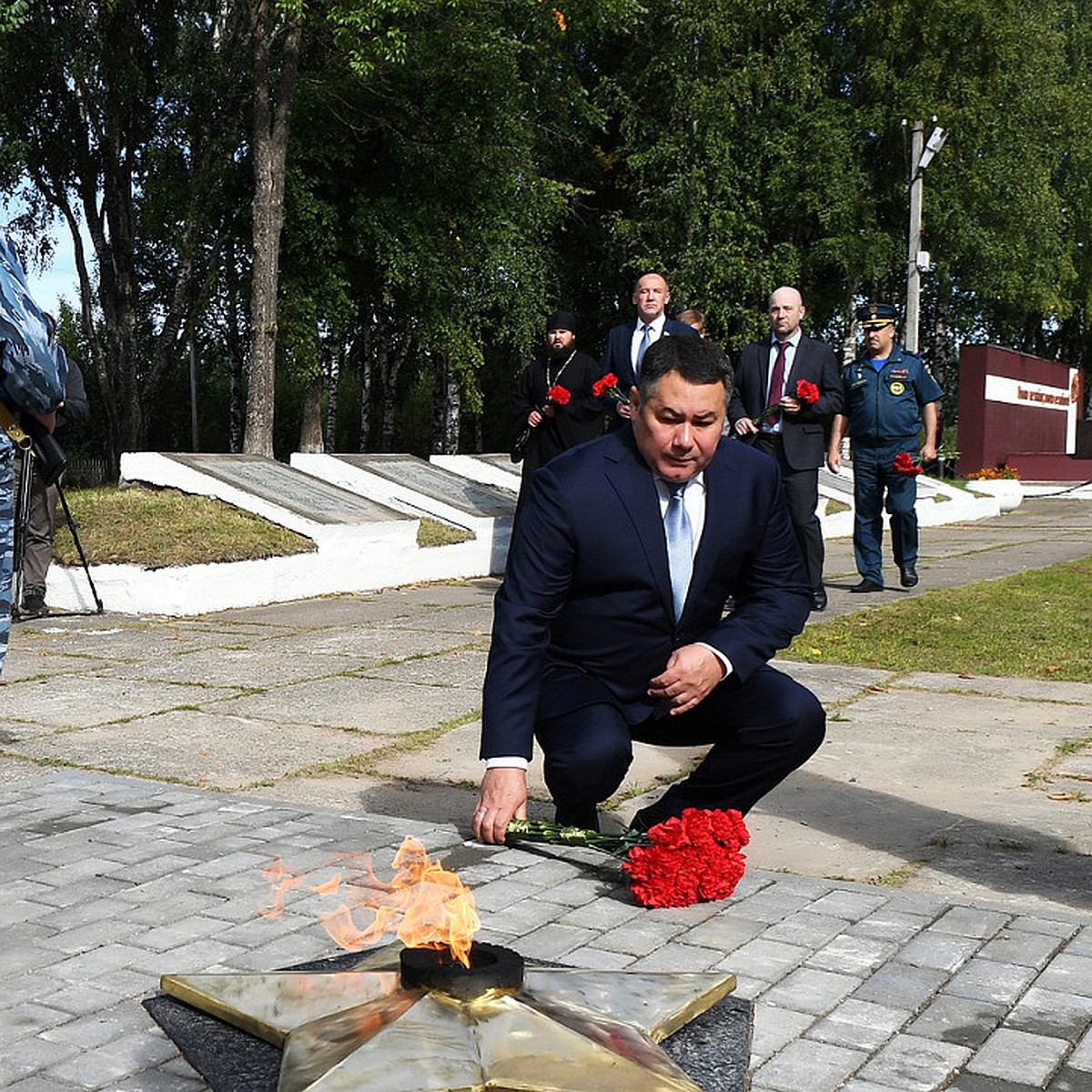 От места памяти к точке роста: Игорь Руденя совершил рабочую поездку в Вышний  Волочек - KP.RU